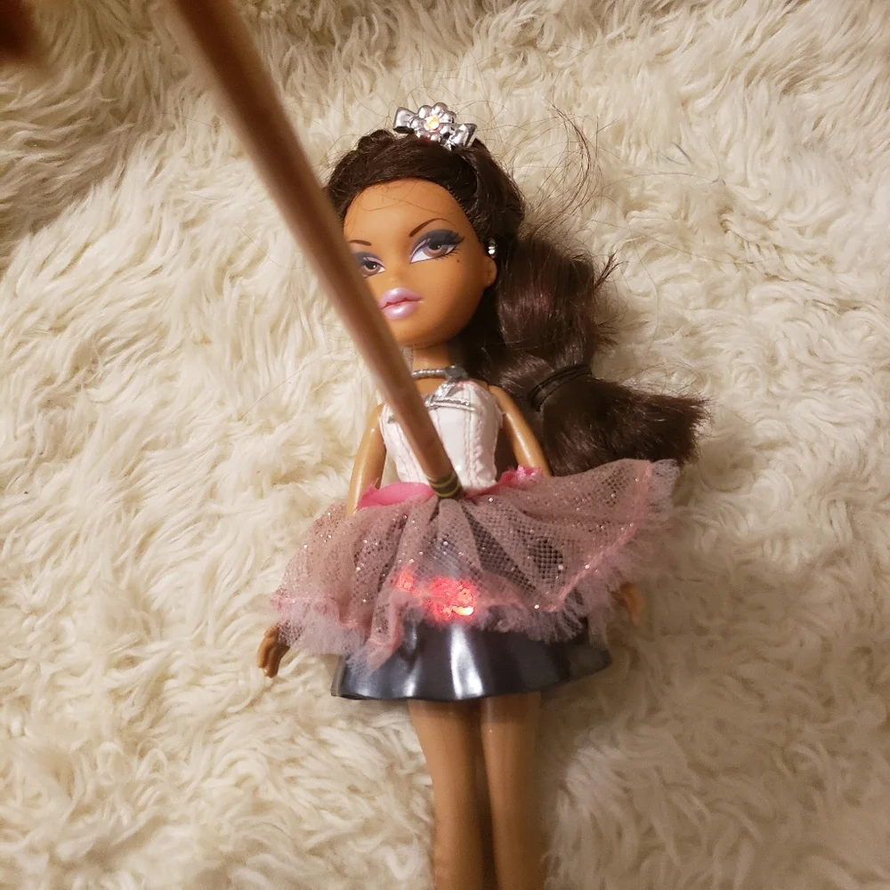 Bratz Light up Funk N Glow Yasmin Doll